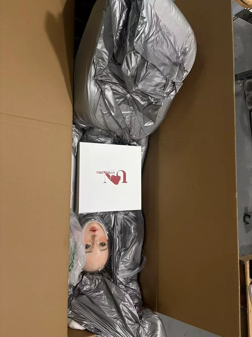 Uneedoll Factory Doll Packaging and Foam Protection Display